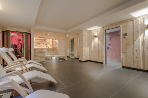 Wellnessbereich des Chalet Obergurgl mit Zirbenholzwänden