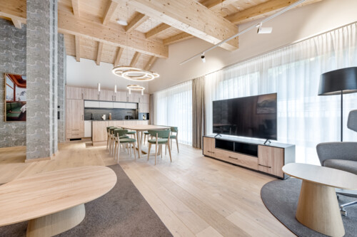 Living and dining area of Penthouse 2000 with two window fronts above Obergurgl